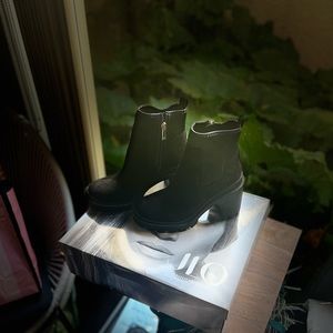 JLO booties size 6